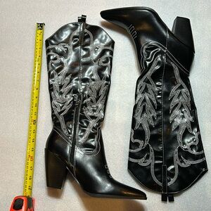 New cowgirl boots. Size 11.